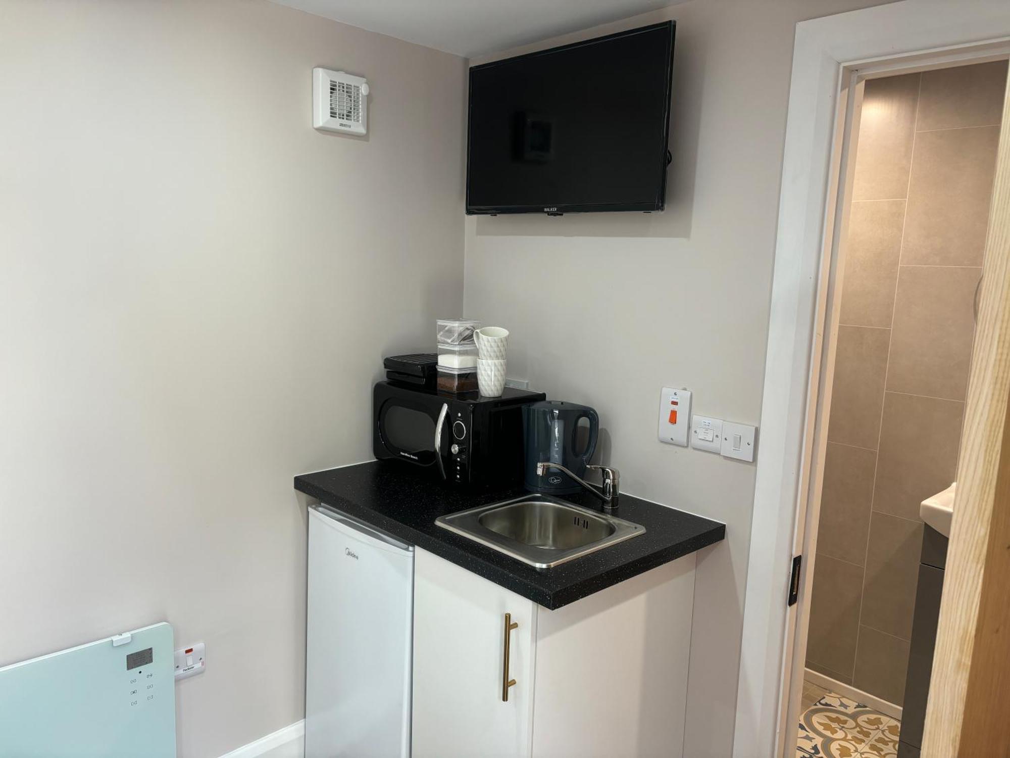 Private Detached Small Bedroom And Bathroom Only- This Is Not An Apartment Butlersbridge Extérieur photo