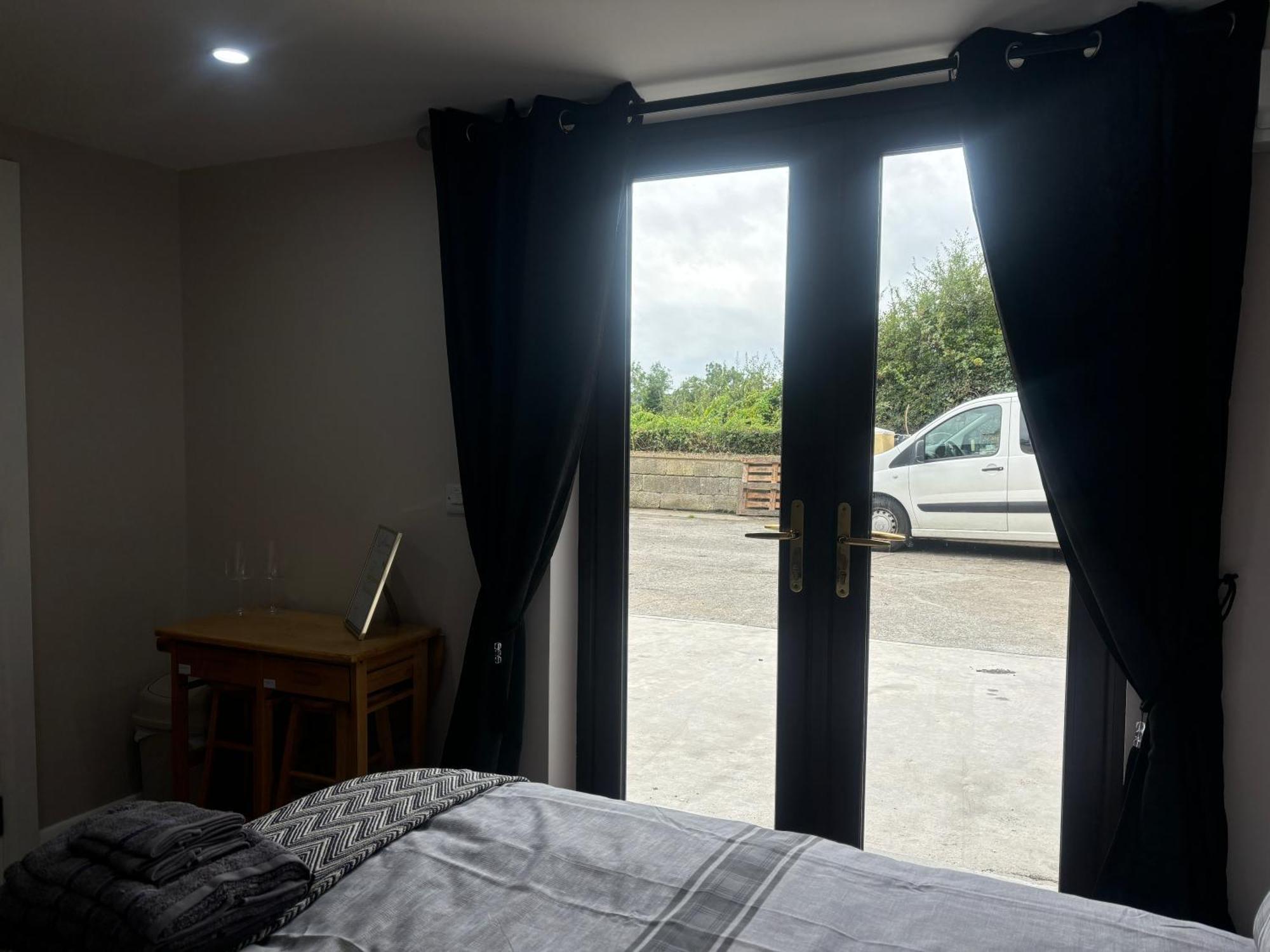 Private Detached Small Bedroom And Bathroom Only- This Is Not An Apartment Butlersbridge Extérieur photo