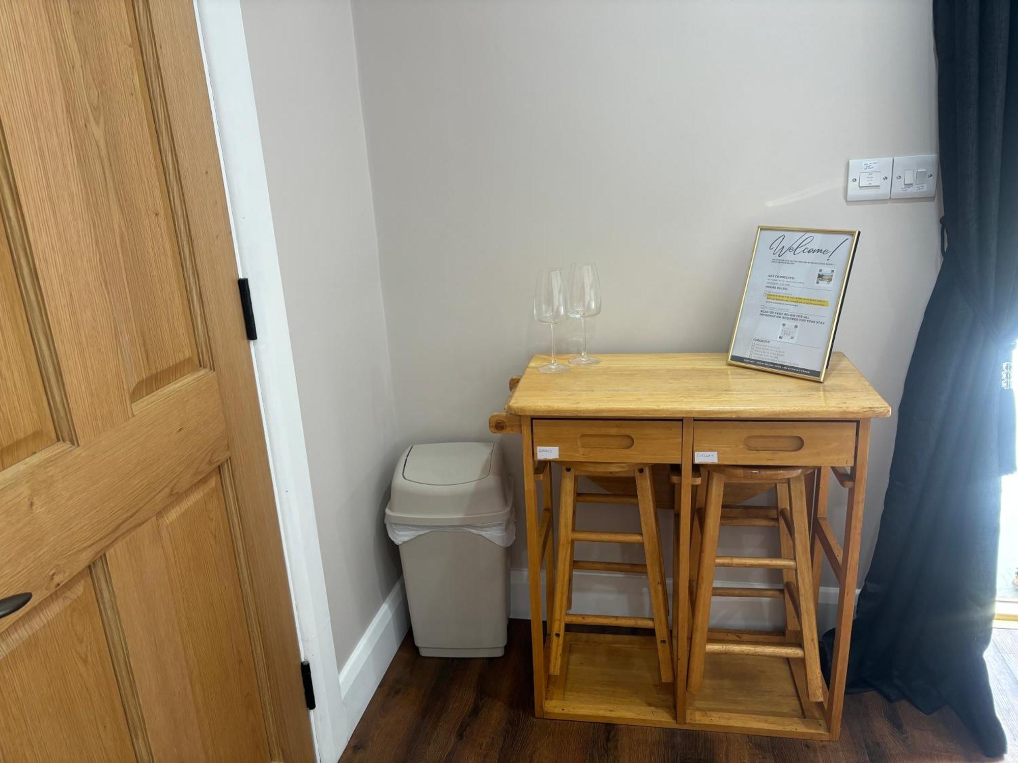 Private Detached Small Bedroom And Bathroom Only- This Is Not An Apartment Butlersbridge Extérieur photo