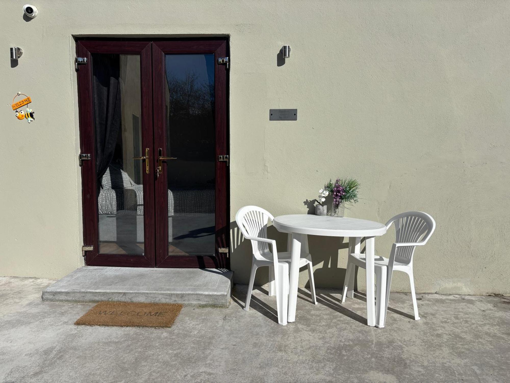 Private Detached Small Bedroom And Bathroom Only- This Is Not An Apartment Butlersbridge Extérieur photo
